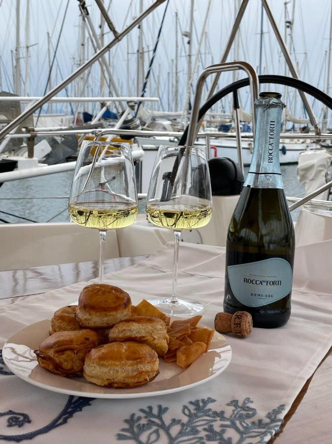 Dolce Dormire A Bordo Di Merope Botel *